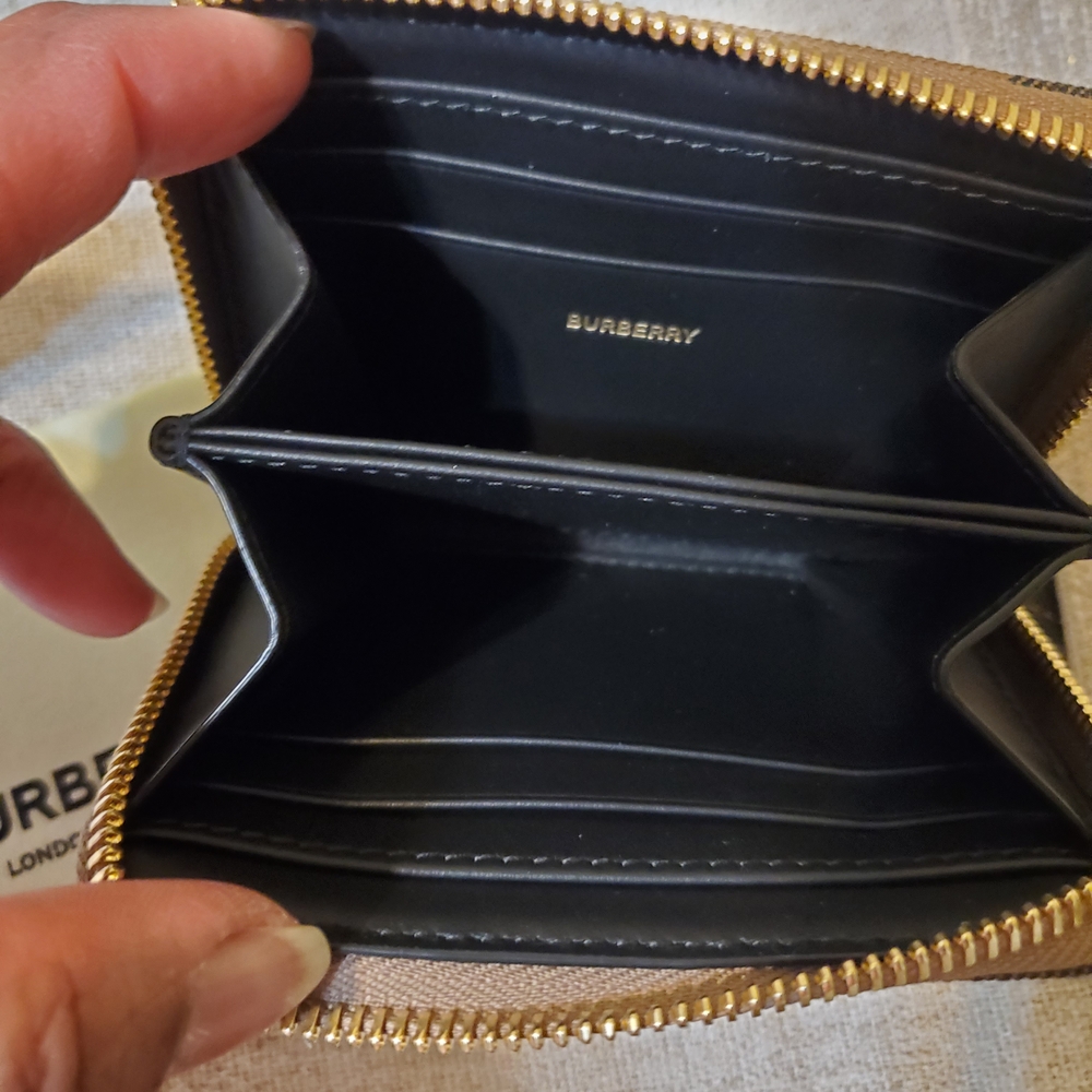 Burberry Small Zip Around Wallet in Vintage Check and Black - Picture 2 of 5